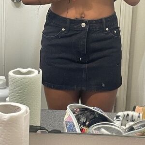 brand new edikted low rise denim spencer mini skirt